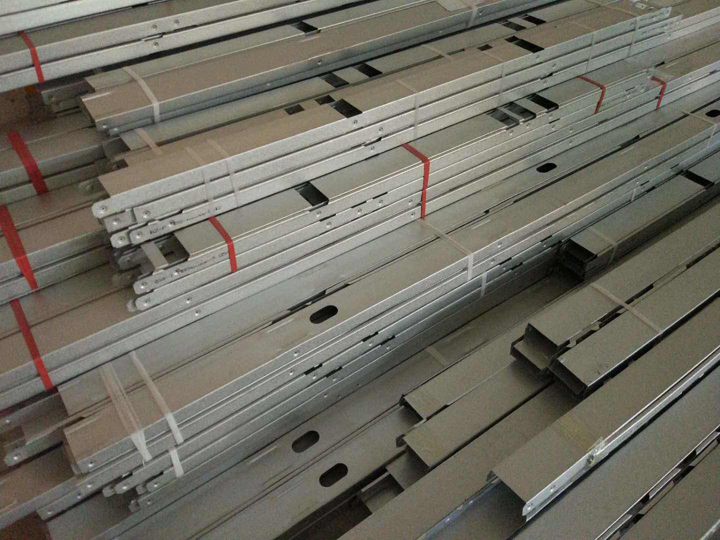 熱鍍鋅輕鋼龍骨生產(chǎn)、加工