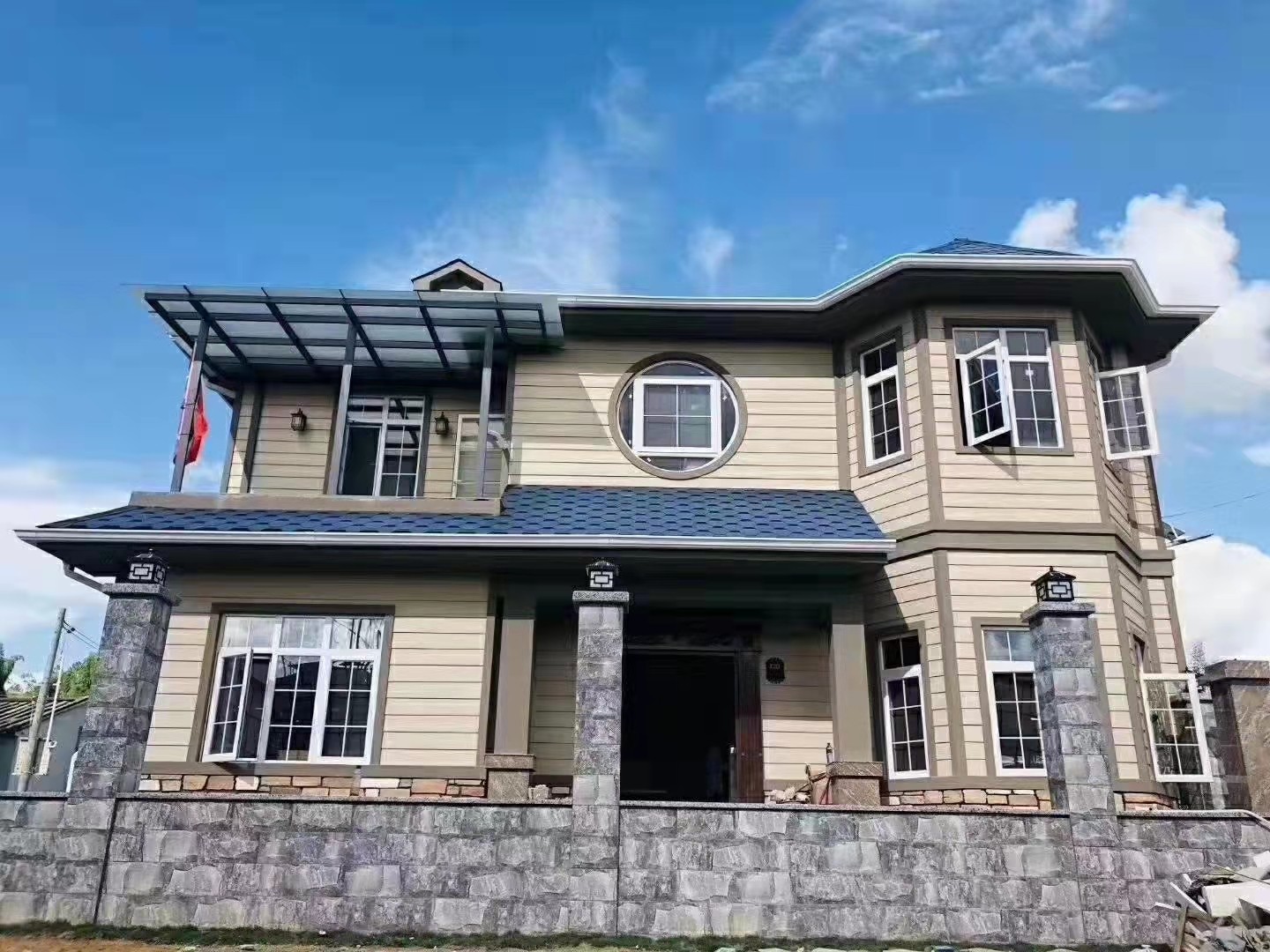 輕鋼別墅墻面可以掛重量物體嗎？